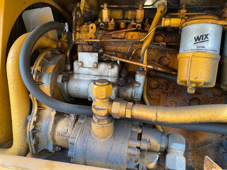 #1004-•-1982-allis-chalmers-714-series-b-industrial-plow-tractor-image-41