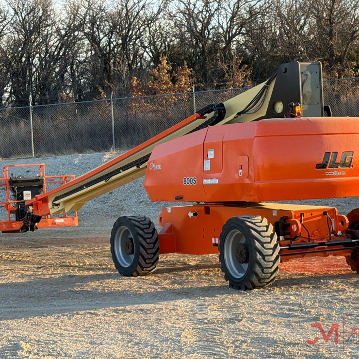 2015 JLG 800S