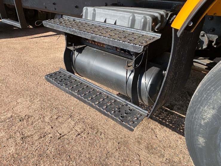 2004-international-7400-image-13