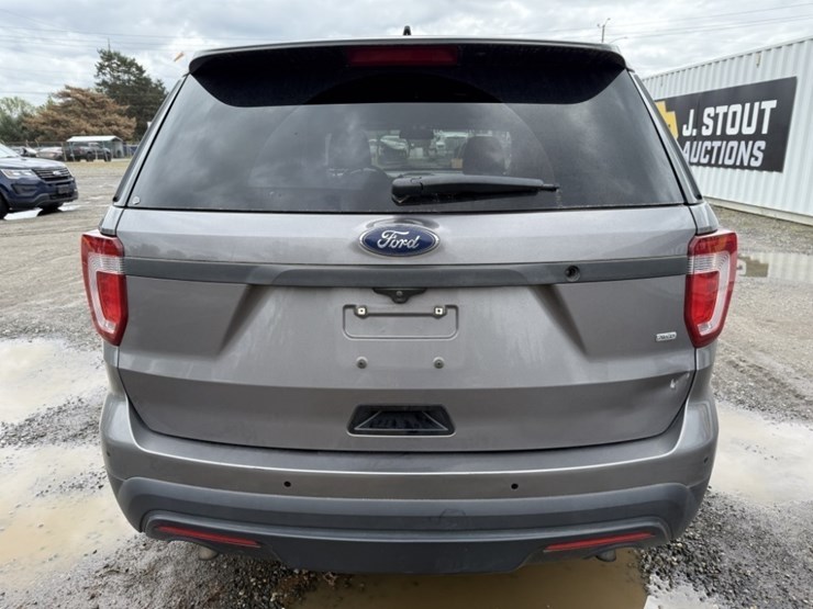 2017-ford-explorer-image-5