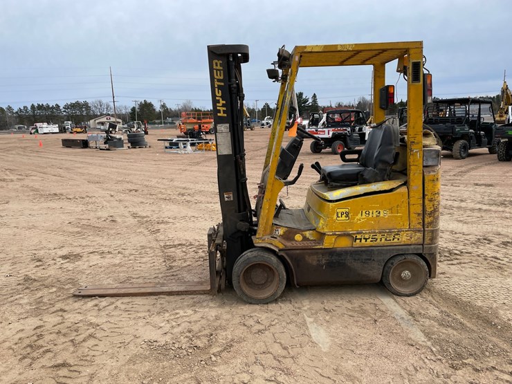 #1145-•-hyster-lp-forklift-image-2
