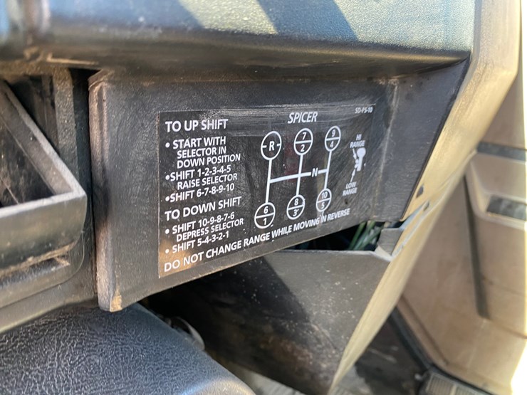 1993-international-8100-image-25