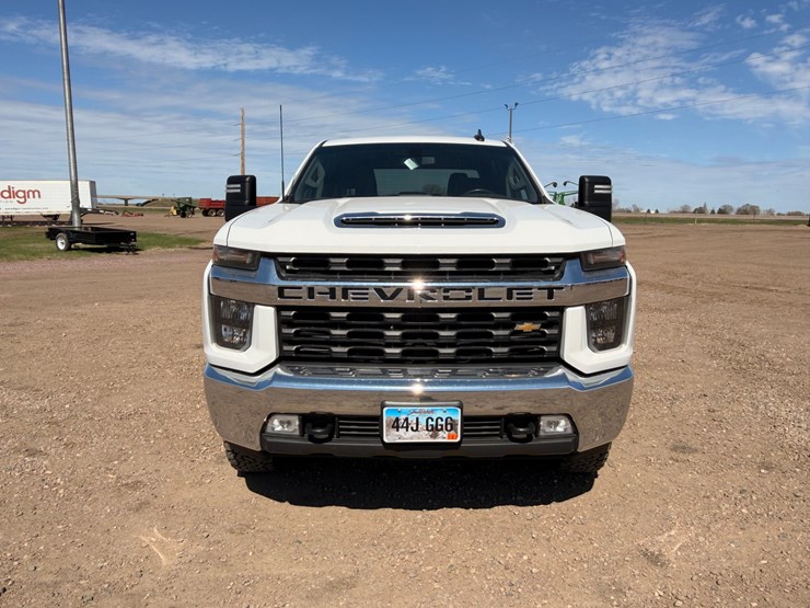 2022-chevrolet-silverado-2500-image-2
