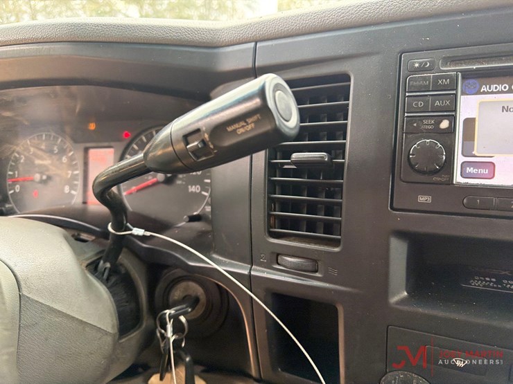 2013-nissan-nv3500hd-image-18