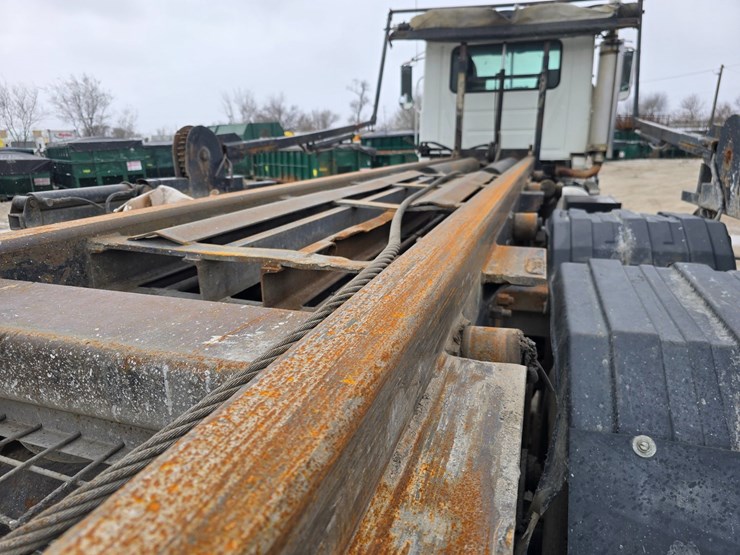 #22589-•-2006-mack-cv713-granite-roll-off-truck-image-76