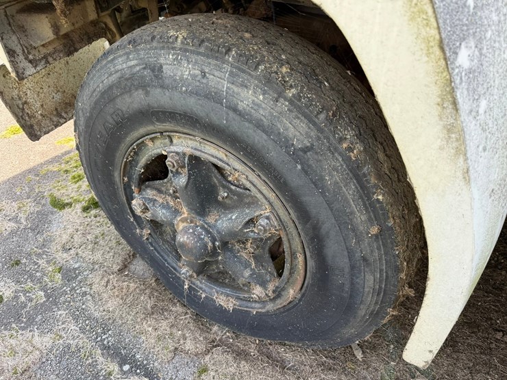 1982-ford-f700-image-10