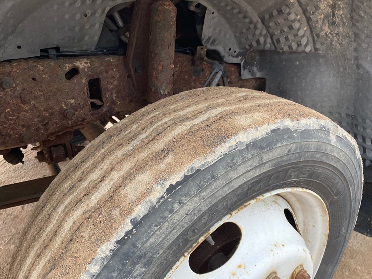 2004-ford-f550-image-41