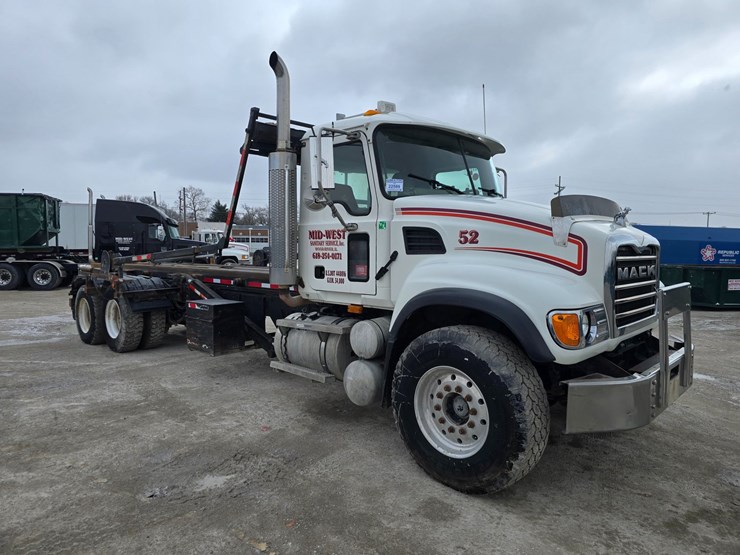 #22589-•-2006-mack-cv713-granite-roll-off-truck-image-16