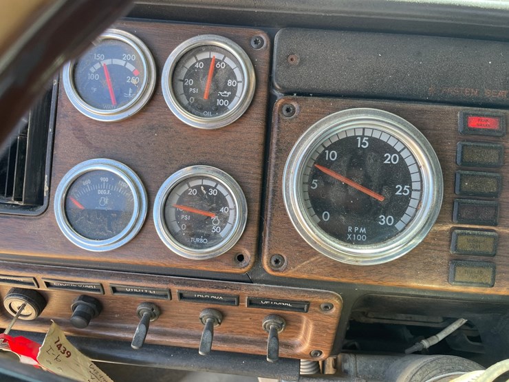 2007-freightliner-fld120-image-46