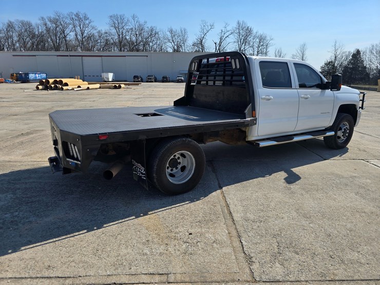 2015-chevrolet-silverado-3500-image-10