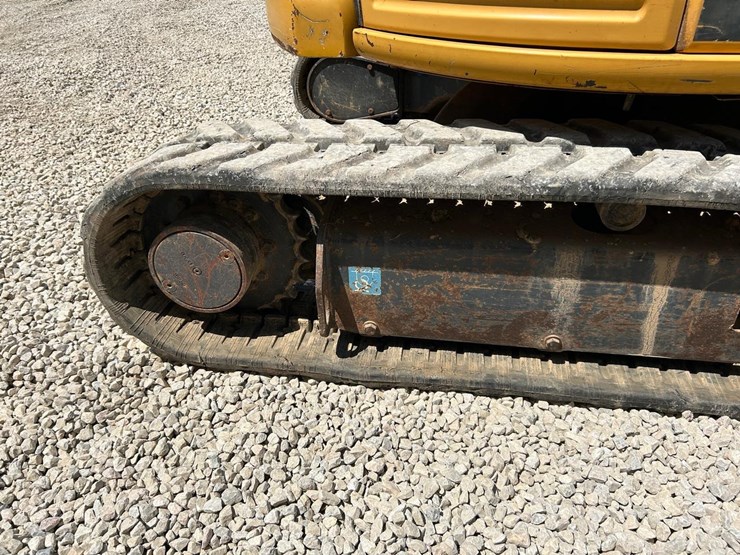 2016-deere-35g-image-12