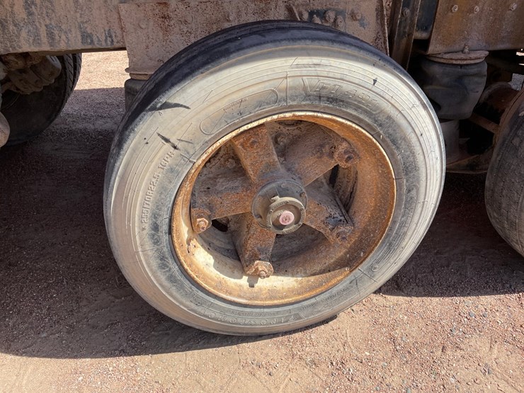 1992-mack-dm690s-image-15