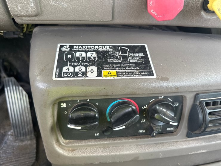 2002-mack-ch613-image-32