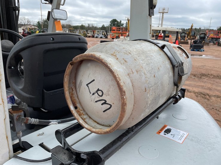 #1164-•-unicarriers-3,450-lbs-lp-forklift-image-17