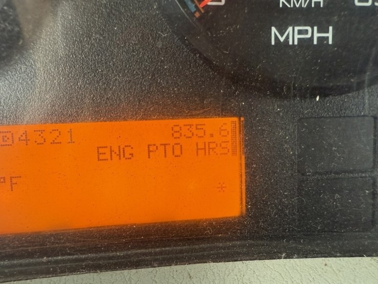 2013-international-7600-image-32