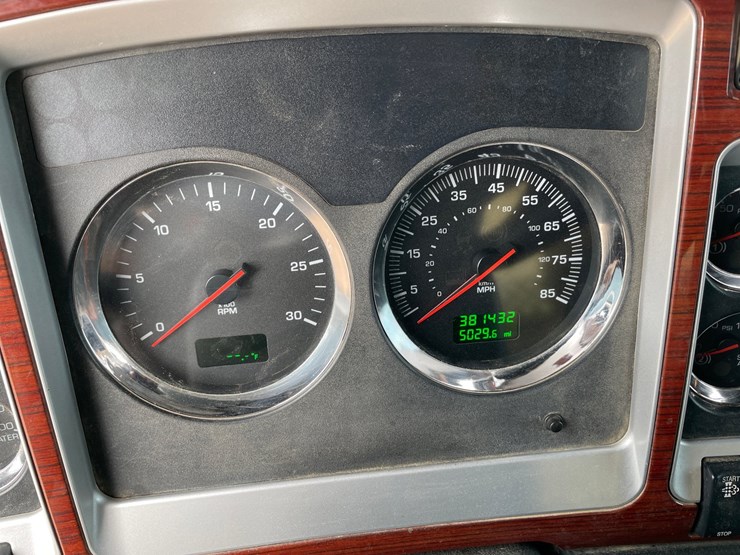 2009-kenworth-w900-image-62