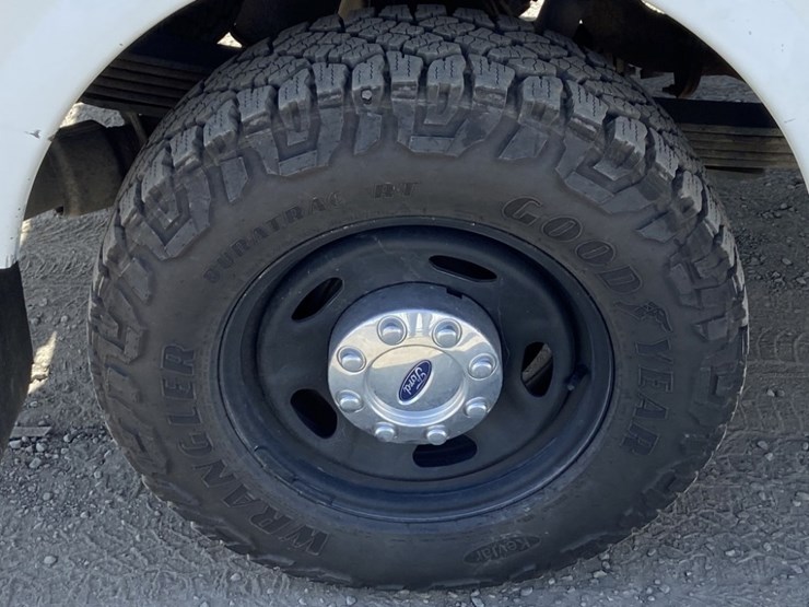 2014-ford-f250-xl-image-32