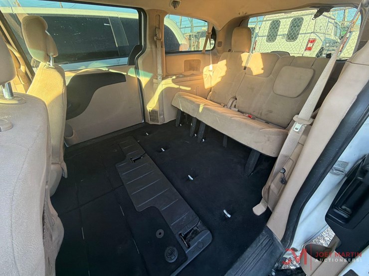 2015-dodge-grand-caravan-image-20