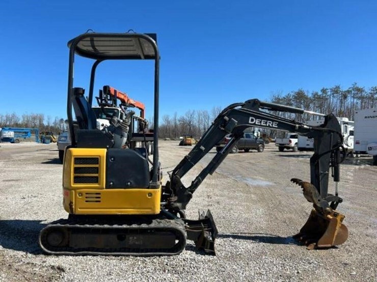 2019-deere-17g-image-3