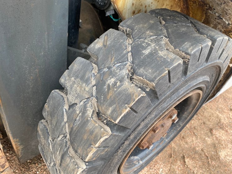 #1167-•-unicarriers-3,250lb-lp-forklift-image-8