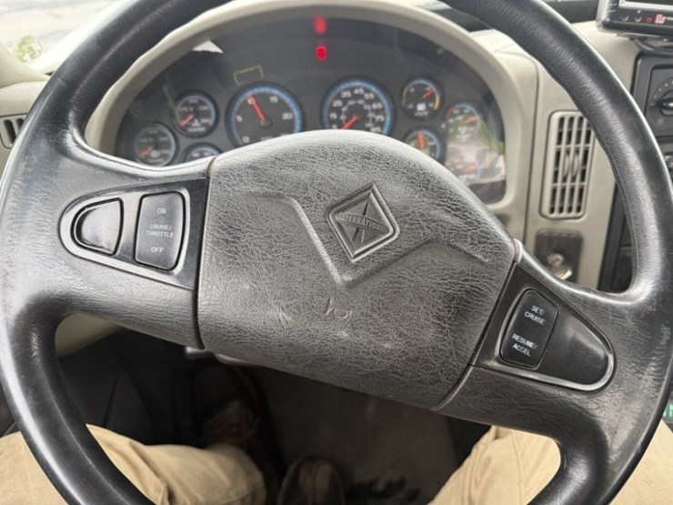 2013-international-7600-image-33