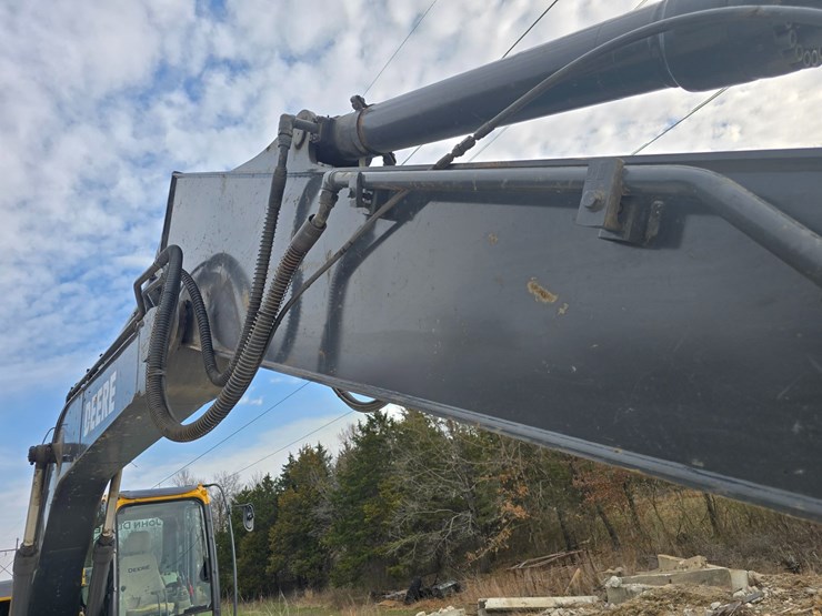 2013-deere-160g-lc-image-28