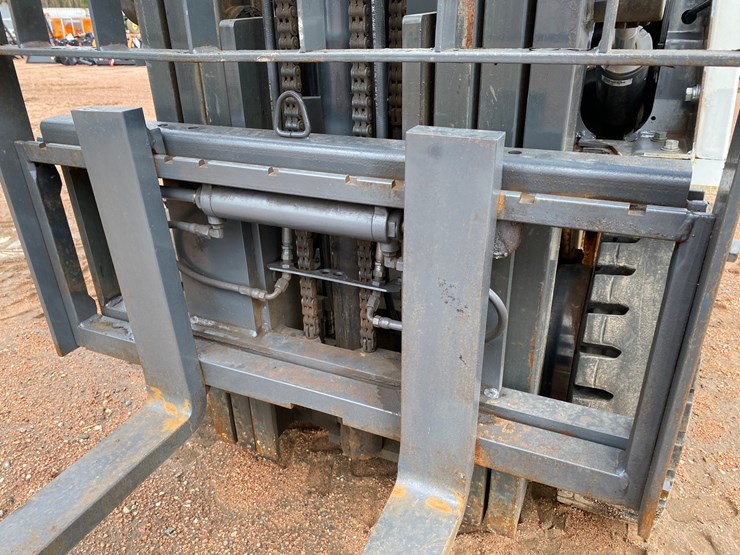 #1161-•-unicarriers-3,450-lbs-lp-forklift-image-11