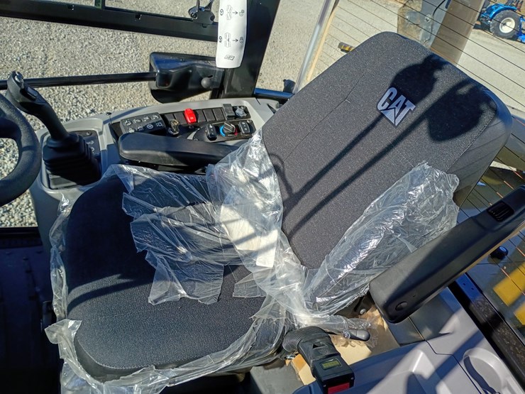 2023-caterpillar-910-image-32