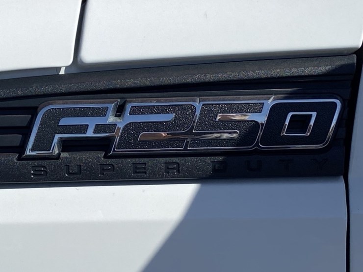 2014-ford-f250-xl-image-10