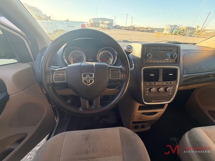 2015-dodge-grand-caravan-image-18