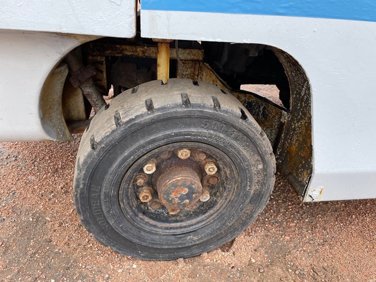 #1162-•-unicarriers-3,450-lbs-lp-forklift-image-22