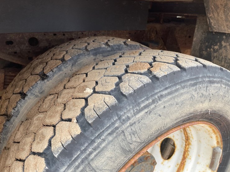 2004-ford-f550-image-46