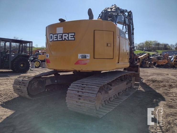 2014-deere-245g-lc-image-49