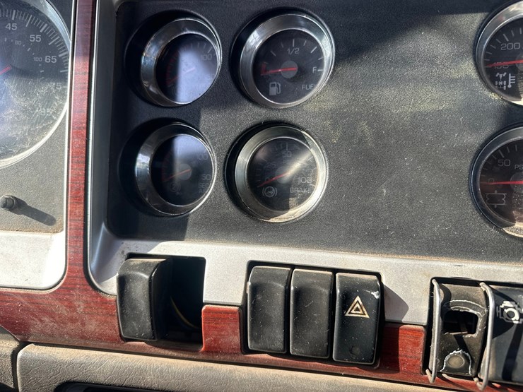 2006-kenworth-w900-image-38