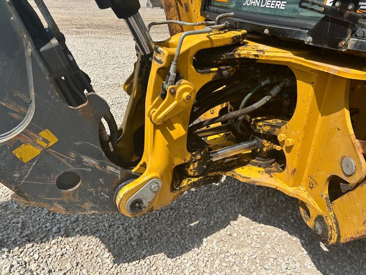 2020-deere-310l-image-13