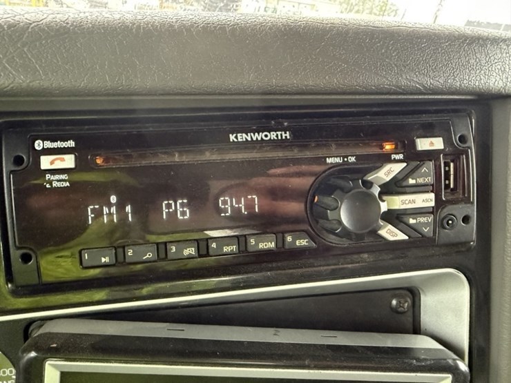 2015-kenworth-t440-image-29