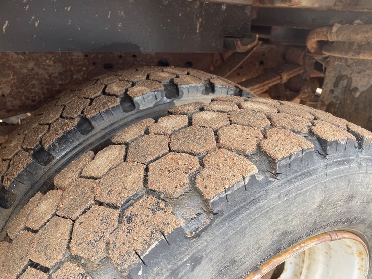 2004-ford-f550-image-48