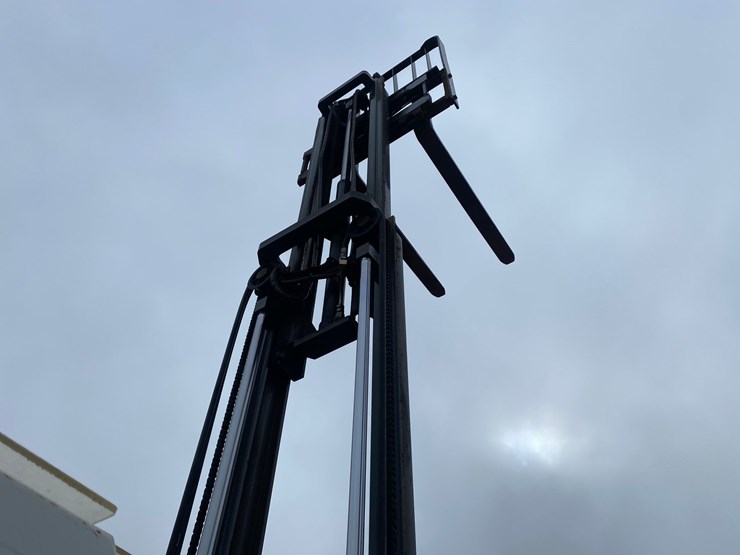 #1167-•-unicarriers-3,250lb-lp-forklift-image-19