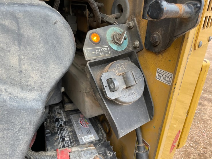 2019-caterpillar-299d2-xhp-image-34