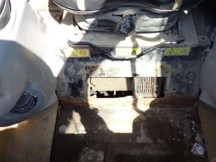 2009-caterpillar-232b-image-11