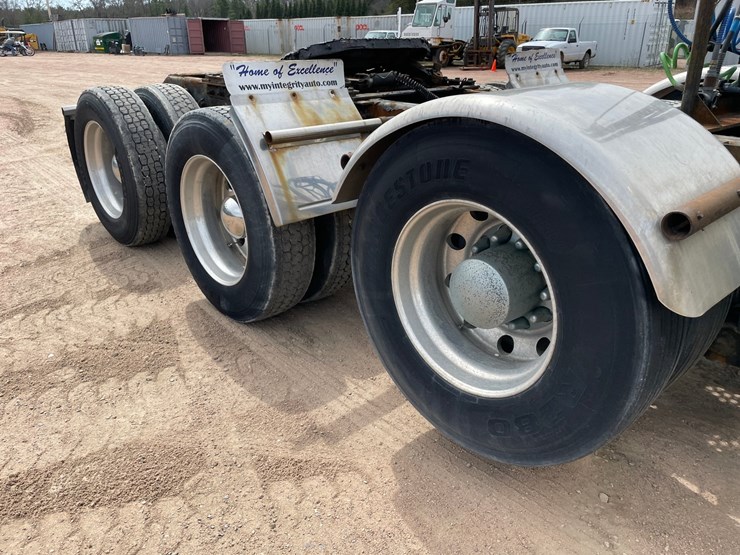 2009-kenworth-w900-image-19