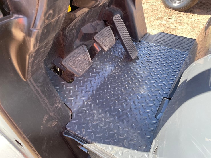 #1136-•-unicarriers-lp-forklift-image-15