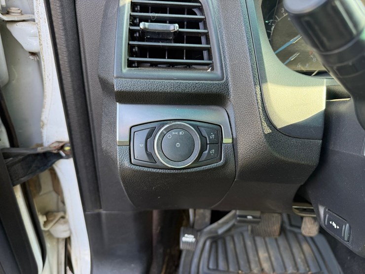 2017-ford-explorer-image-41