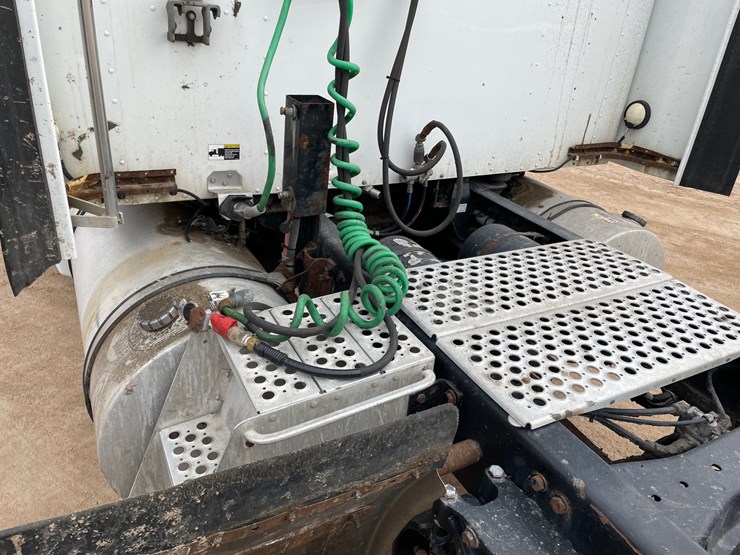 2016-kenworth-t660-image-14