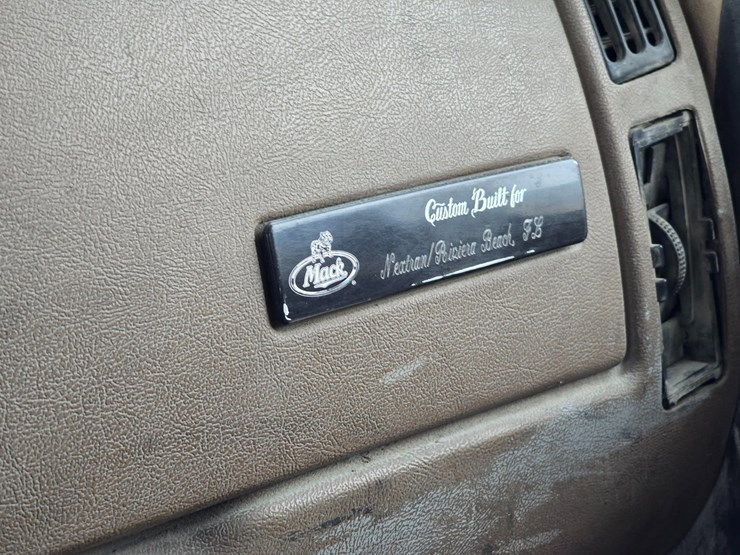 #22589-•-2006-mack-cv713-granite-roll-off-truck-image-57