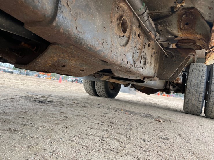 2011-chevrolet-3500-image-12