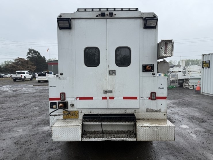 2017-ford-f550-sd-image-5