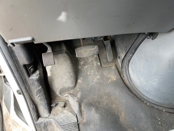 2006-ford-e350-image-23