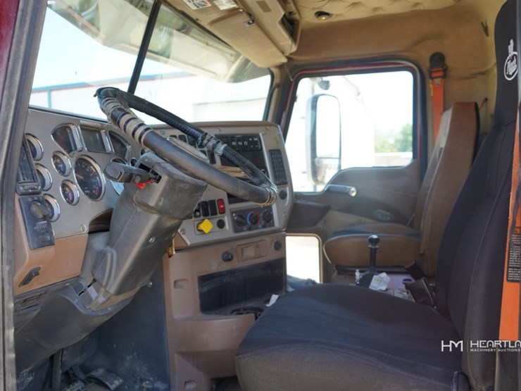 2018-mack-granite-gu713-image-11