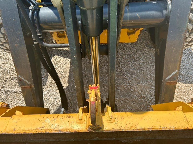 2020-deere-310l-image-9